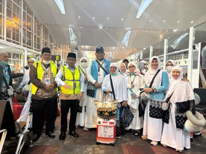sempat_delay_360_jemaah_haji_sumut_kloter_1_tiba_selamat
