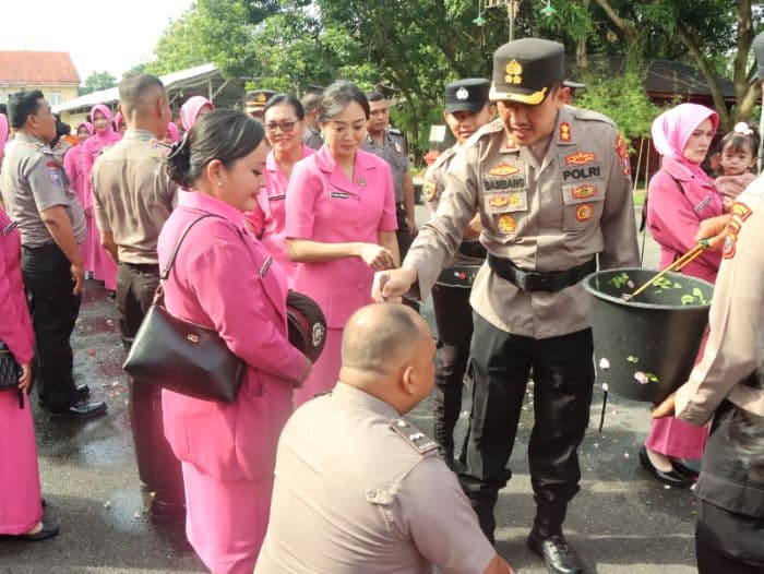 51_personel_polres_binjai_naik_pangkat_kapolres_tingkatkan_kegiatan_operasional