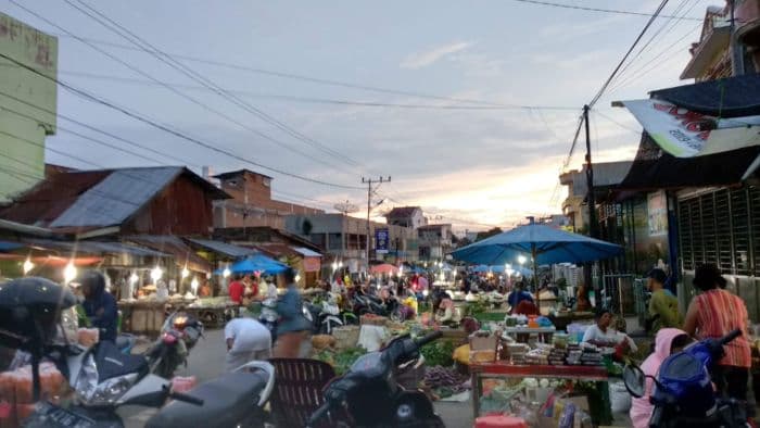 bahu_jalan_dikuasai_pedagang_bikin_pasar_dwikora_semrawut_dan_sepi