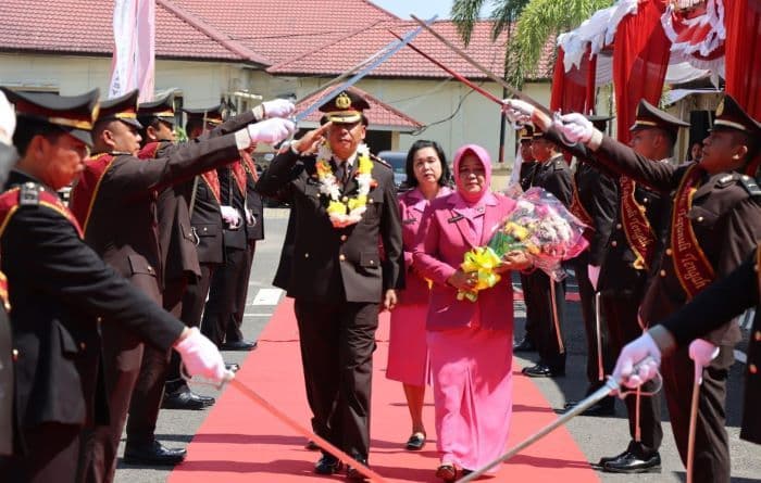 dua_anggotanya_jalani_purna_bhakti_kapolres_tapteng_sampaikan_terima_kasih_