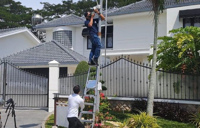 kpk_boyong_rekaman_cctv_di_depan_rumah_mewah_topan_ginting