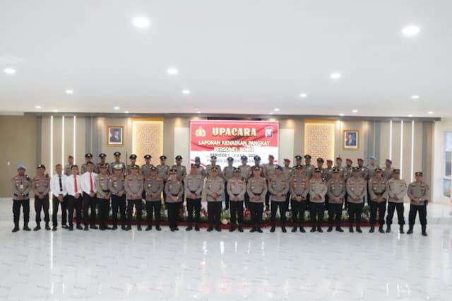 27_personel_polres_sergai_naik_pangkat_kapolres_tekankan_tanggung_jawab_dan_profesionalisme