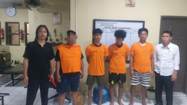 ini_identitas_empat_pelaku_penyerangan_tim_gabungan_saat_razia_kafe_di_patumbak