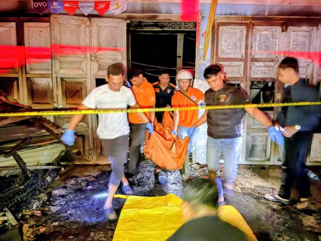 ruko_sembako_di_simpang_gambus_batu_bara_terbakar_satu_orang_tewas_dua_luka_bakar