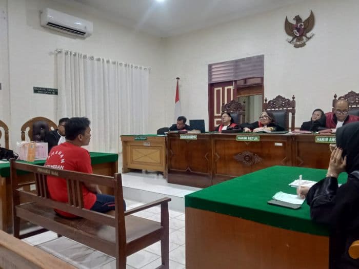sidang_tuntutan_eks_sopir_bakar_rumah_dan_curi_emas_hakim_pn_medan_ditunda