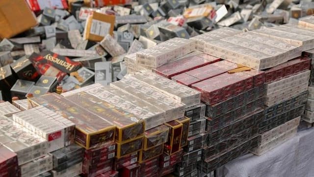 bea_cukai_sita_78_juta_batang_rokok_ilegal_bernilai_rp116_miliar_di_makassar