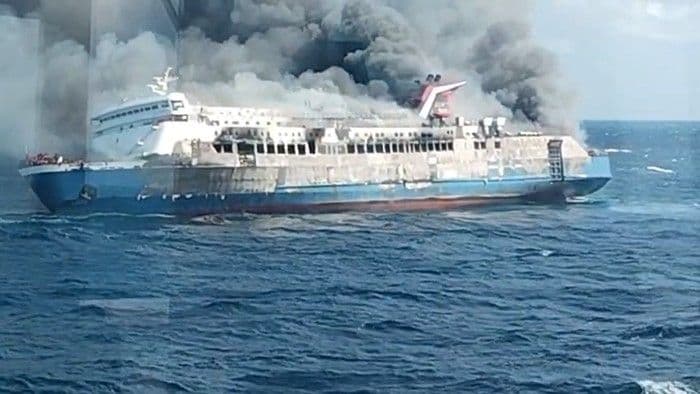empat_penumpang_tewas_dalam_kebakaran_km_mutiara_sentosa_2_di_perairan_sumenep_