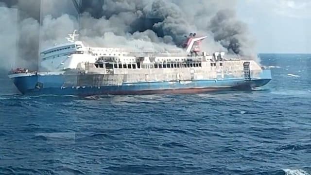 empat_penumpang_tewas_dalam_kebakaran_km_mutiara_sentosa_2_di_perairan_sumenep_
