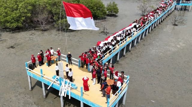 kirab_merdeka_awali_peringatan_hut_ke81_ri_di_asahan_merah_putih_berkibar_di_pesisir_mangrove