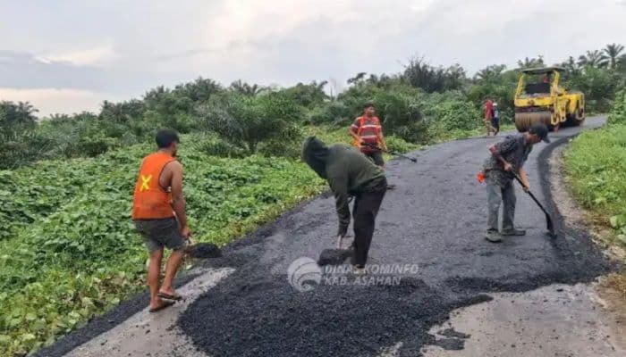 pemkab_asahan_rampungkan_peningkatan_sejumlah_ruas_jalan_di_rawang_panca_arga