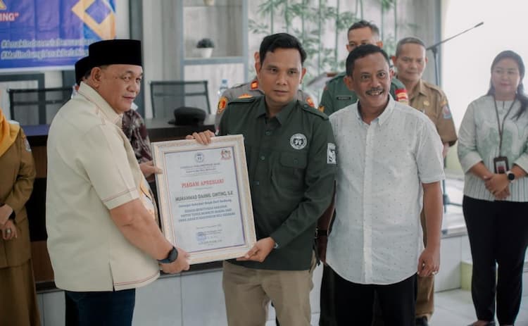 dahnil_ginting_dinobatkan_sebagai_tokoh_sahabat_anak_deli_serdang