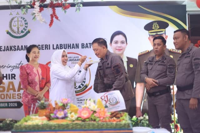 hari_lahir_kejaksaan_ke81_bupati_labuhanbatu_hadiri_peringatan_di_kejari