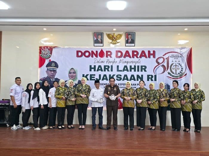 hut_ke81_kejari_tanjung_balai_gelar_donor_darah_dan_ziarah_ke_tmp_