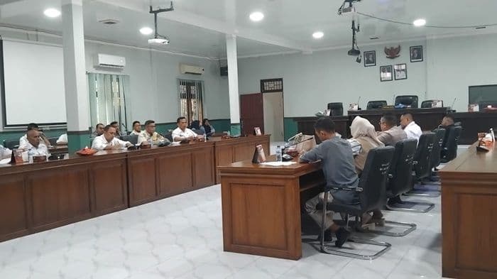 pemko_pematangsiantar_matangkan_penataan_50_pkl_di_lapangan_h_adam_malik