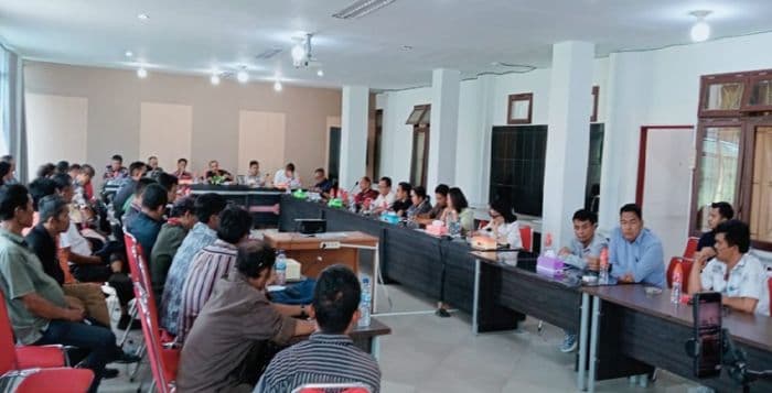 dprd_samosir_hentikan_sementara_aktivitas_koperasi_parna_jaya_sejahtera