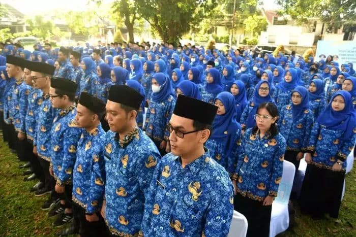 gaji_pns_naik_ekonom_sebut_guru_honorer_dan_p3k_lebih_butuh_perhatian