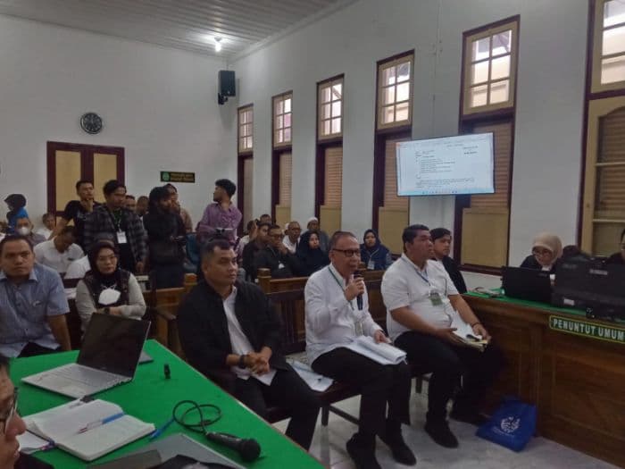 kasus_jalan_tapsel_hakim_minta_kpk_buka_sprindik_baru_untuk_eks_pj_sekda_sumut