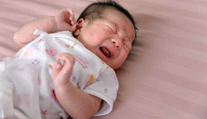 psikolog_anak_bagikan_tips_menenangkan_bayi_yang_sering_menangis