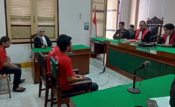 putusan_ditunda_nasib_tiga_kurir_ganja_151_kg_diputus_16_oktober_mendatang