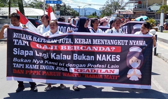 tenaga_kesehatan_menangis_di_hadapan_dprd_tapteng_minta_kejelasan_nasib