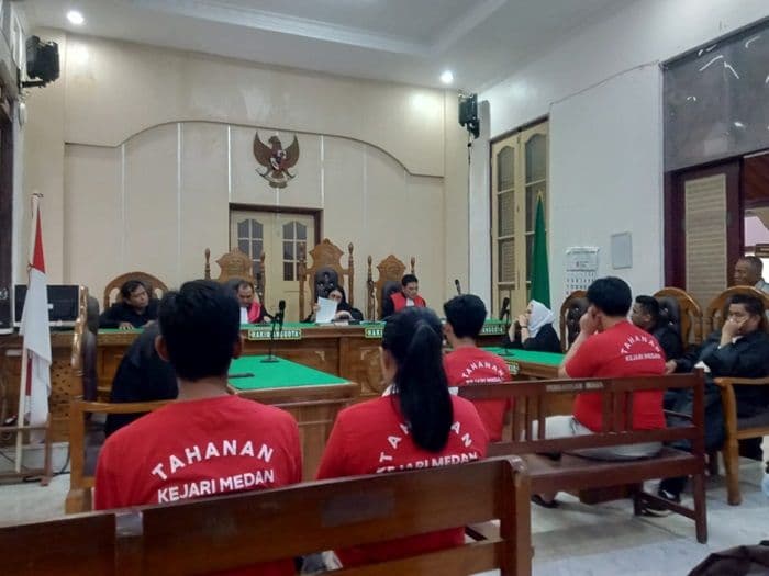 jual_dua_anak_di_bawah_umur_jadi_psk_lewat_michat_4_terdakwa_di_medan_divonis_penjara_