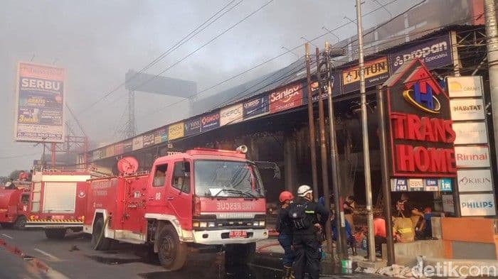 kebakaran_toko_bangunan_di_sleman_tewaskan_2_karyawati_ditemukan_di_lantai_3