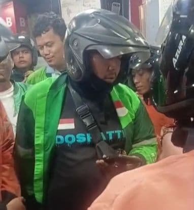 rekannya_diduga_dianiaya_puluhan_ojol_geruduk_resto_di_medan_barat