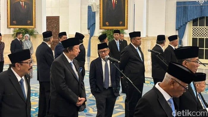 rocky_gerung_dilantik_jadi_anggota_wantimpres