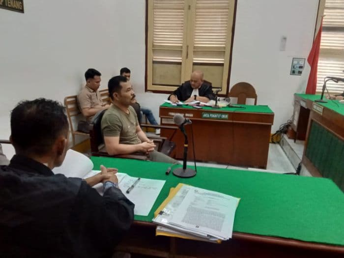 amori_batee_dituntut_35_tahun_penjara_karena_tipu_pedagang_rp600_juta_soal_seleksi_polri