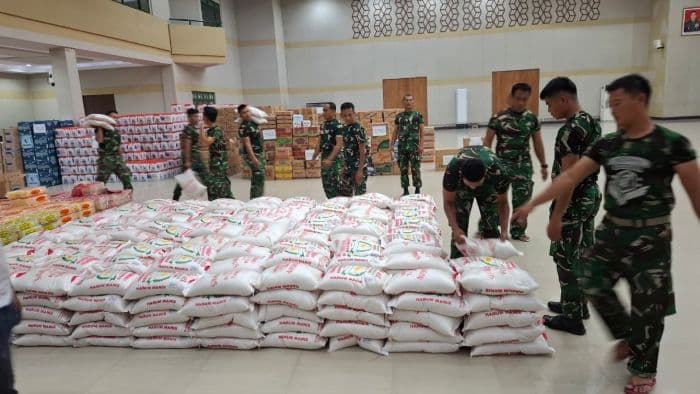 banjir_dan_longsor_melanda_sejumlah_wilayah_sumatera_utara_pt_sttc_salurkan_8_ton_beras_untuk_korban