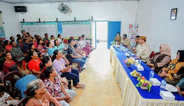 bupati_dan_tp_pkk_batu_bara_salurkan_150_paket_sembako_kepada_warga_limau_sundai_terdampak_banjir_