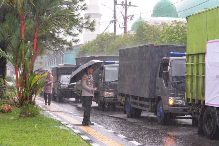jalan_di_mandailing_natal_mulai_normal_setelah_banjir_dan_longsor_aktivitas_warga_kembali_lancar