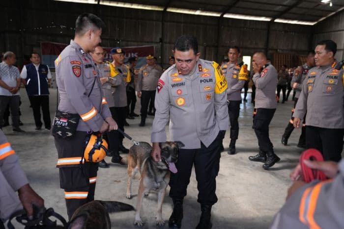 polisi_kerahkan_anjing_pelacak_cari_korban_banjir_dan_longsor_di_tapteng