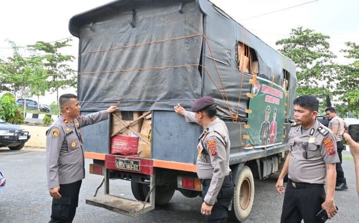 polres_labusel_kirim_bantuan_sosial_tahap_ii_untuk_korban_bencana_batang_toru