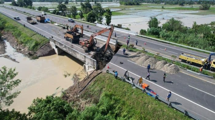 ruas_tol_mktt_yang_terputus_imbas_bencana_banjir_diperbaiki