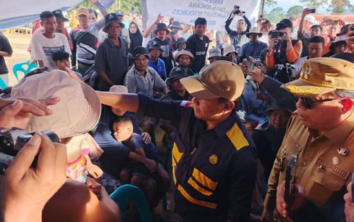 tinjau_batang_toru_bahlil_tawarkan_solusi_kebutuhan_untuk_korban_bencana