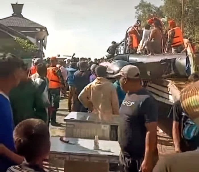 truk_pembawa_bantuan_korban_banjir_dijarah_preman_di_tanjung_pura_langkat