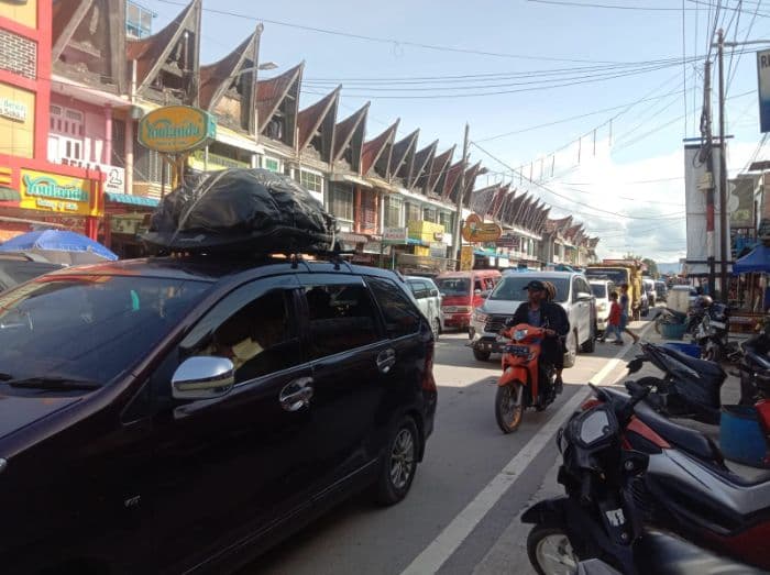 arus_balik_nataru_2026_di_toba_ramai_lancar