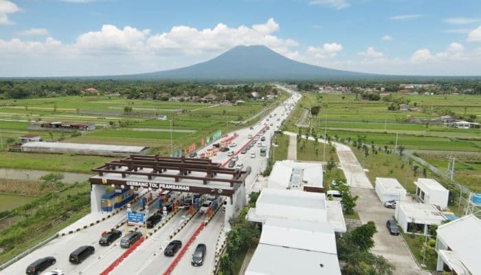 selama_libur_nataru_32_juta_kendaraan_lintasi_lima_tol_di_indonesia_