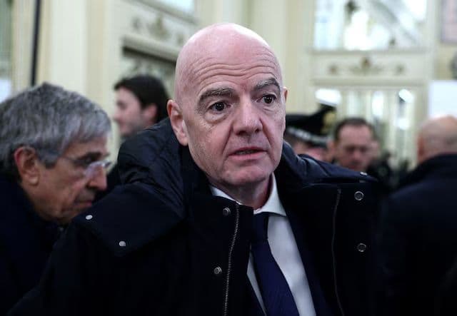 kontroversi_fifa_infantino_dukung_rusia_kembali_ke_sepak_bola_internasional