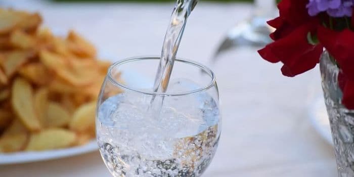 kurang_minum_air_buat_kulit_kusam_hingga_rentan_iritasi