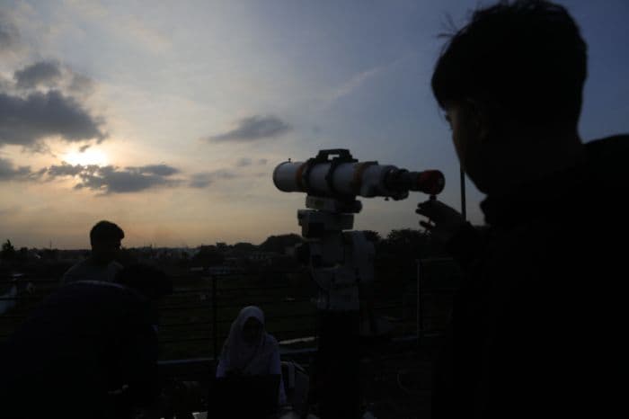gerhana_bulan_tak_terlihat_di_sebagian_besar_wilayah_kota_medan_tertutup_awan
