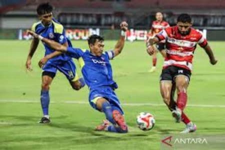 madura_united_vs_malut_united_babak_pertama_malut_unggul_10_di_super_league_2026