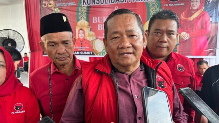 pdip_sumut_serahkan_30_sk_dpc_tiga_daerah_masih_proses_di_dpp