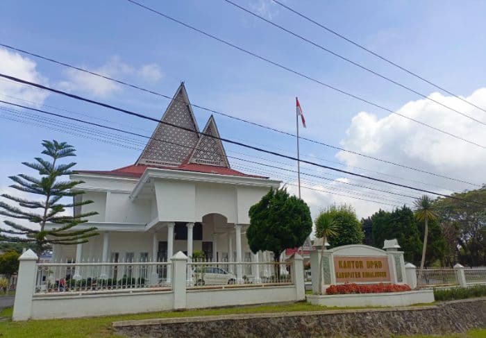 pupuk_subsidi_langka_di_simalungun_pihak_terkait_dipanggil_dprd