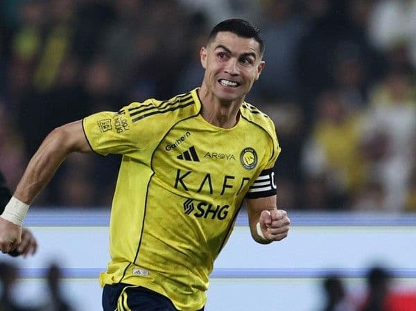 ronaldo_gagal_penalti_dan_cedera_saat_al_nassr_kalahkan_al_feiha_31