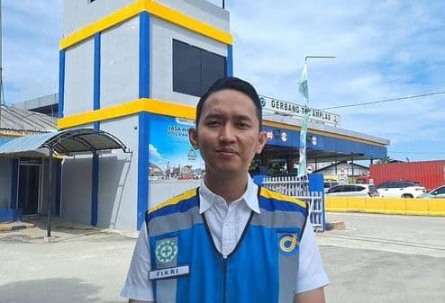 gerbang_tol_amplas_dipadati_pemudik_pengelola_perbaiki_pelayanan_