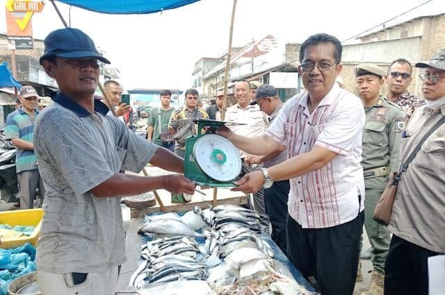 disnakerperindag_batu_bara_temukan_banyak_timbangan_tidak_tertib_ukur
