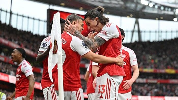hajar_fulham_30_selisih_gol_untungkan_arsenal_di_puncak_klasemen