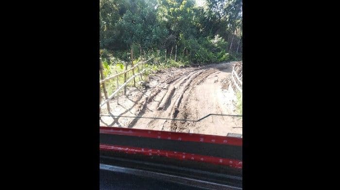 jalan_sorkambarus_hancur_parah_mobil_seperti_berenang_saat_melintas